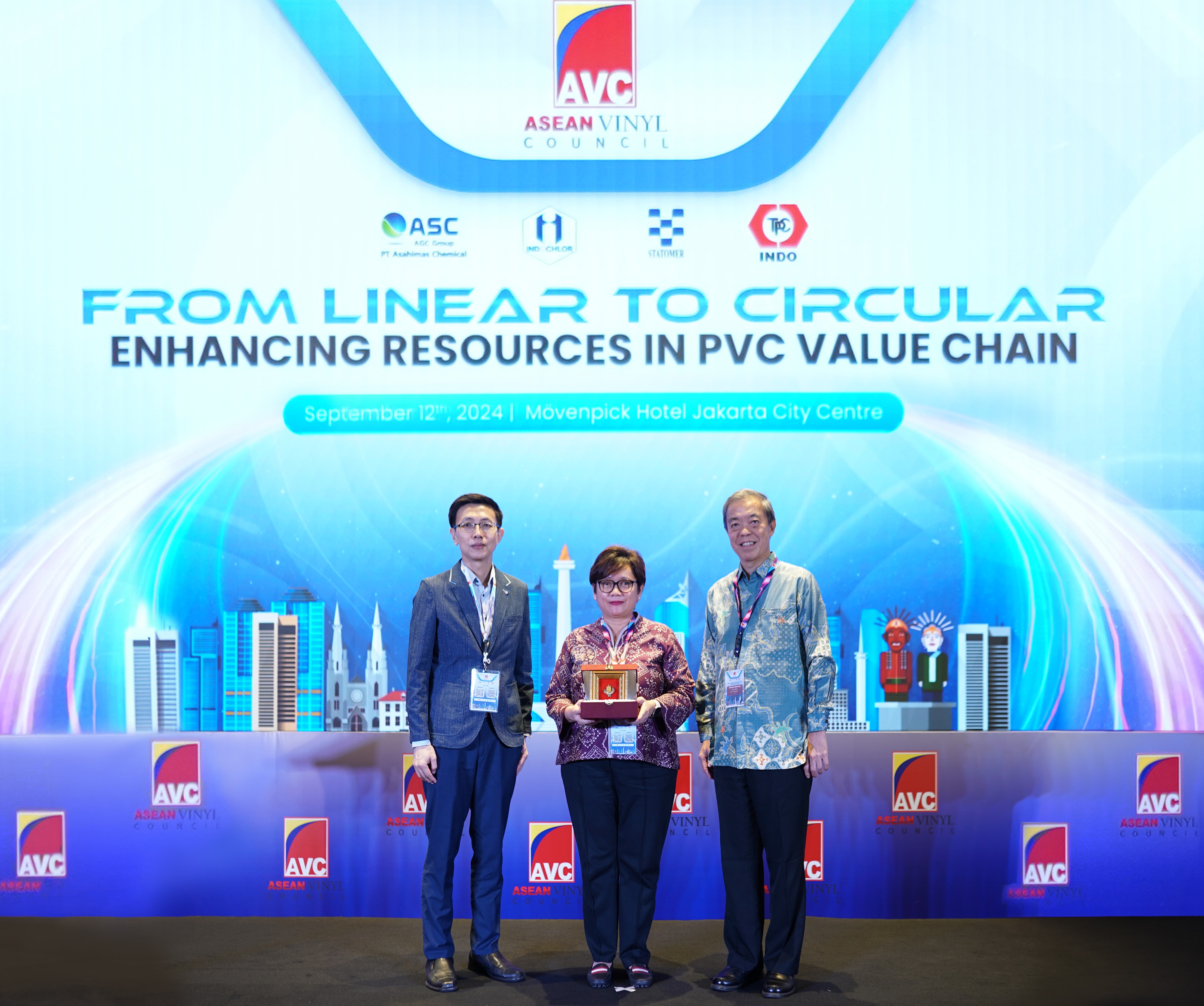 FROM LINEAR TO CIRCULAR : ENHANCING RESOURCES IN THE PVC VALUE CHAIN